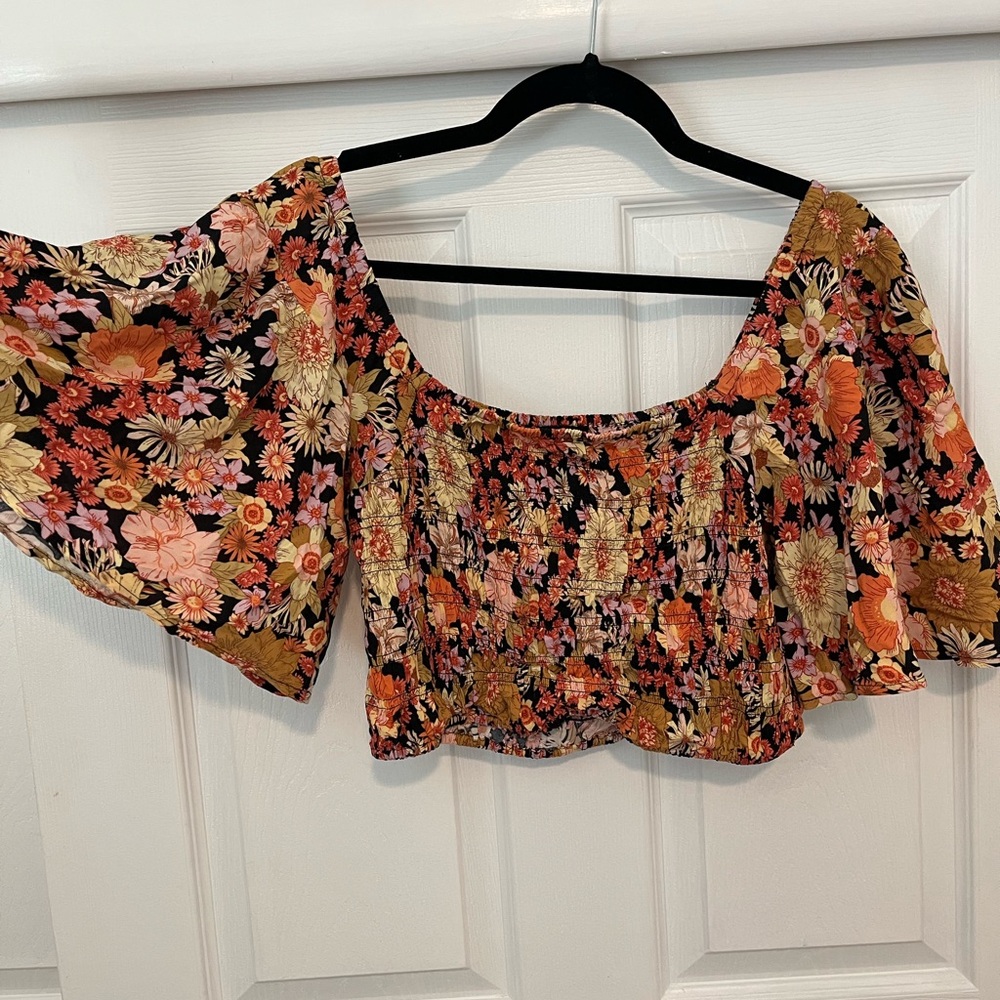 Bellsleeve Crop